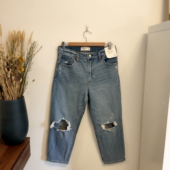 A&F | Mom High Rise Jean Extra Short NWT - Picture 4 of 6